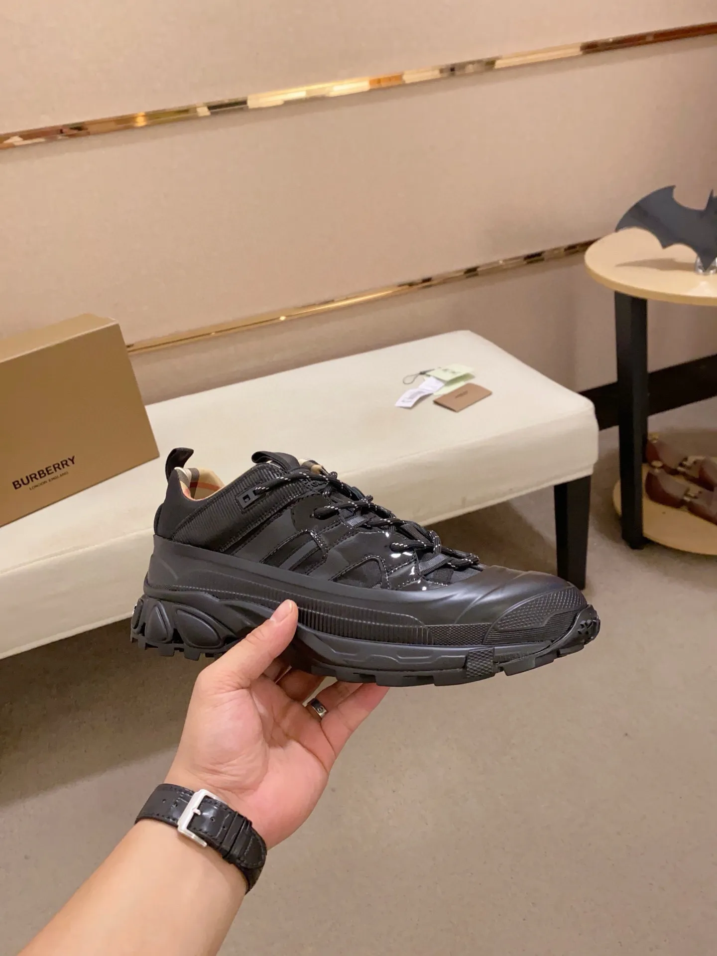 Men's shoes 💰: 640💰🇮🇹🇮🇹BURBERRY's top purchasing agents are available simultaneously at the counter. 🔍🔍Synchronized sales. Positive code number: 38-46. Italian imported cowhide, fully imported sheepskin lining, sole: original sole provided by the original factory, exclusive movable molded sole, super comfortable, original factory follow-up goods, 🔍🔍high quality, you can enter and exit the counter at will, welcome to compare